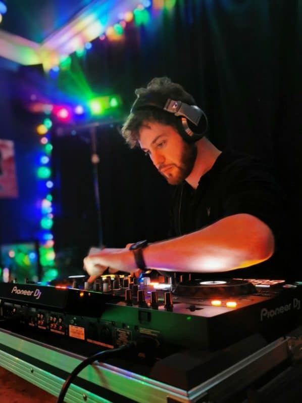 Dix DJs émergents racontent leurs moments forts de 2024